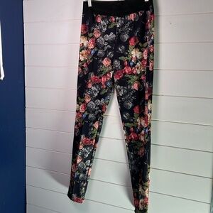 KF size 4 floral pants very cute   A314